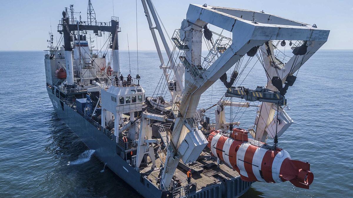 Учения Балтийского флота по спасению подводных лодок, спуск на воду подлодки SS-750 класса «Каштан» на воду Учения Балтийского флота по спасению подводных лодок, спуск на воду подлодки SS-750 класса «Каштан» на воду