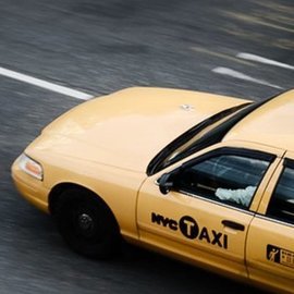 В Питере таксист спас пенсионерку от мошенников