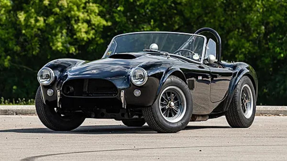 автомобиль Shelby Cobra
