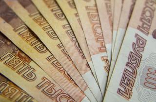 В Югре почти 80 тысяч работников получат повышение зарплат с октября — данные властей