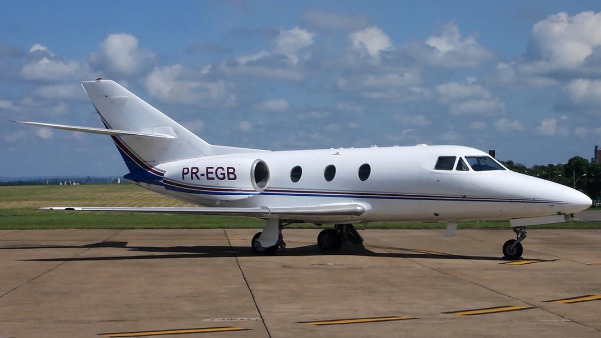 Пассажир самолета Falcon 10 остался в живых.