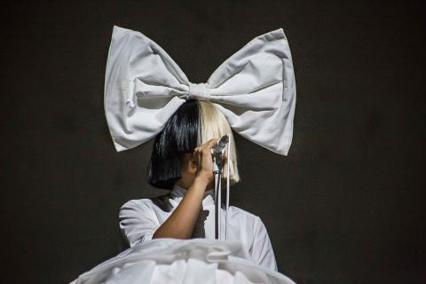 Бывший супруг Sia потребовал ежемесячные алименты в 250 тысяч долларов