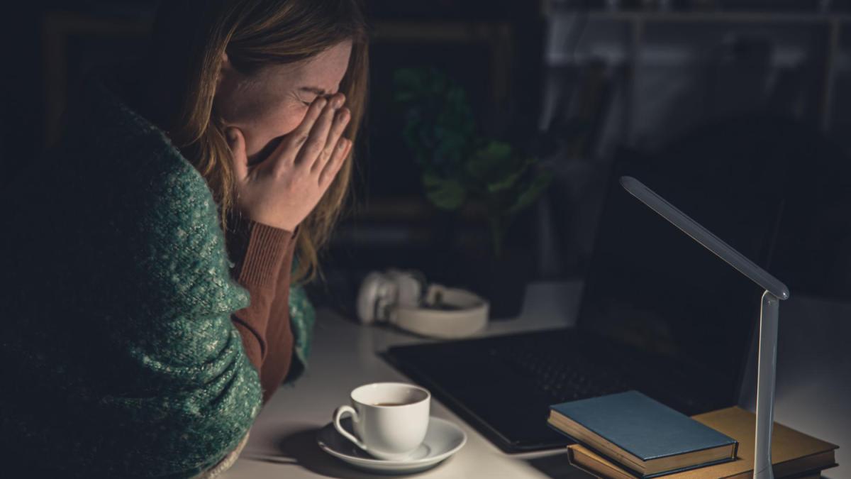 Уставшая девушка