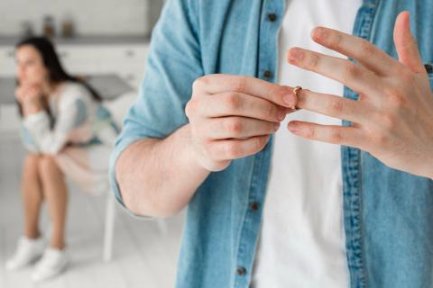 Скандалы при разводе сильно бьют по детской психике — психолог Потёмкина