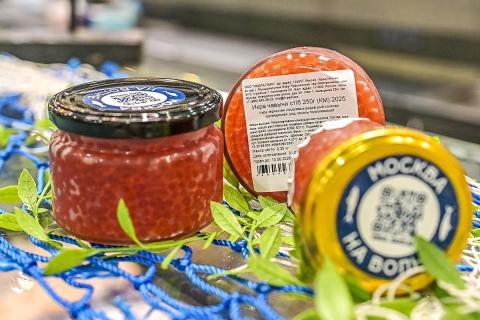 Яркий красный или желтый цвет икры может быть признаком подделки, предупреждают эксперты – Лента.ру