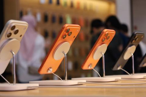Техноблогер Зак Нельсон подтвердил: острые грани iPhone 17 Pro легко царапаются