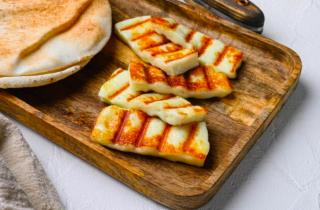 Сыр халуми для салата нужно жарить по 2 минуты с каждой стороны — Портнова