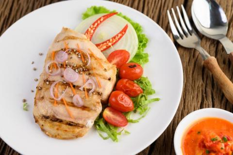 Как приготовить куриное филе в духовке с помидорами и сыром — пошаговый рецепт