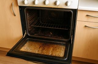 Блеск без запаха химии: как вернуть чистоту духовке домашним способом