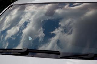 Разрыв нитей из-за трещины и перегоревший предохранитель являются основными причинами отказа обогрева — автоинженеры