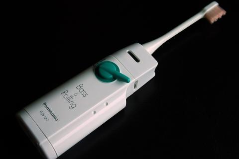 Постоянное применение лечебных зубных паст нарушает микрофлору полости рта — стоматолог Тумашевич