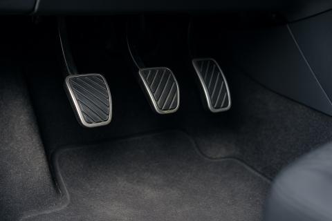 Автомобили с автоматической коробкой: как избежать ошибок при вождении, по данным автоэкспертов