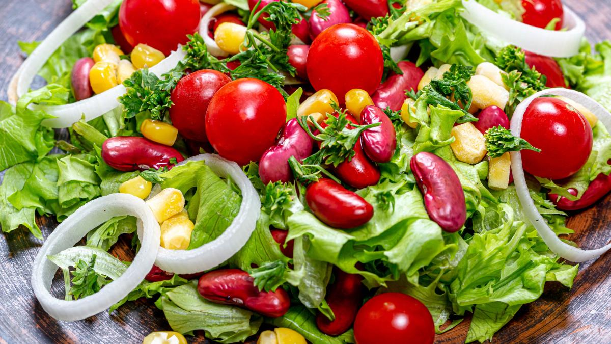 Салат с фасолью