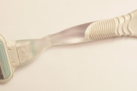 Требования к одноразовым и многоразовым станкам в полётах могут различаться у перевозчиков