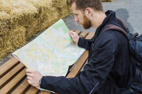 65% туристов предпочитают покупать местные продукты и дизайнерские сувениры вместо магнитов
