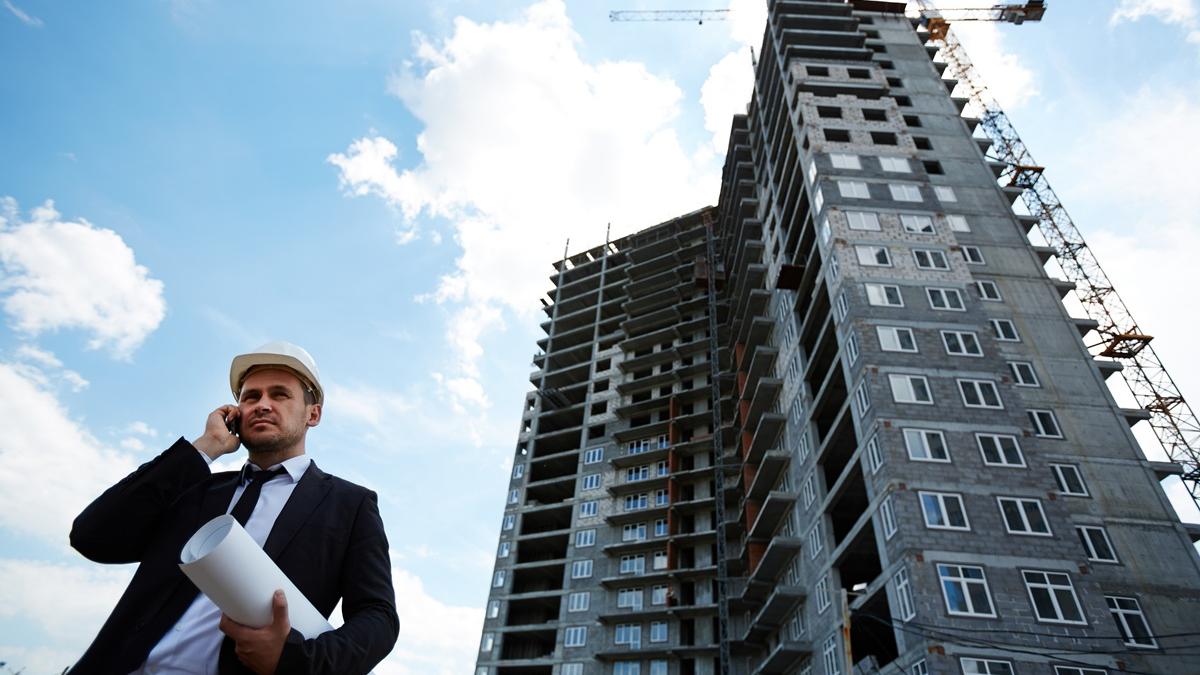 строящийся дом