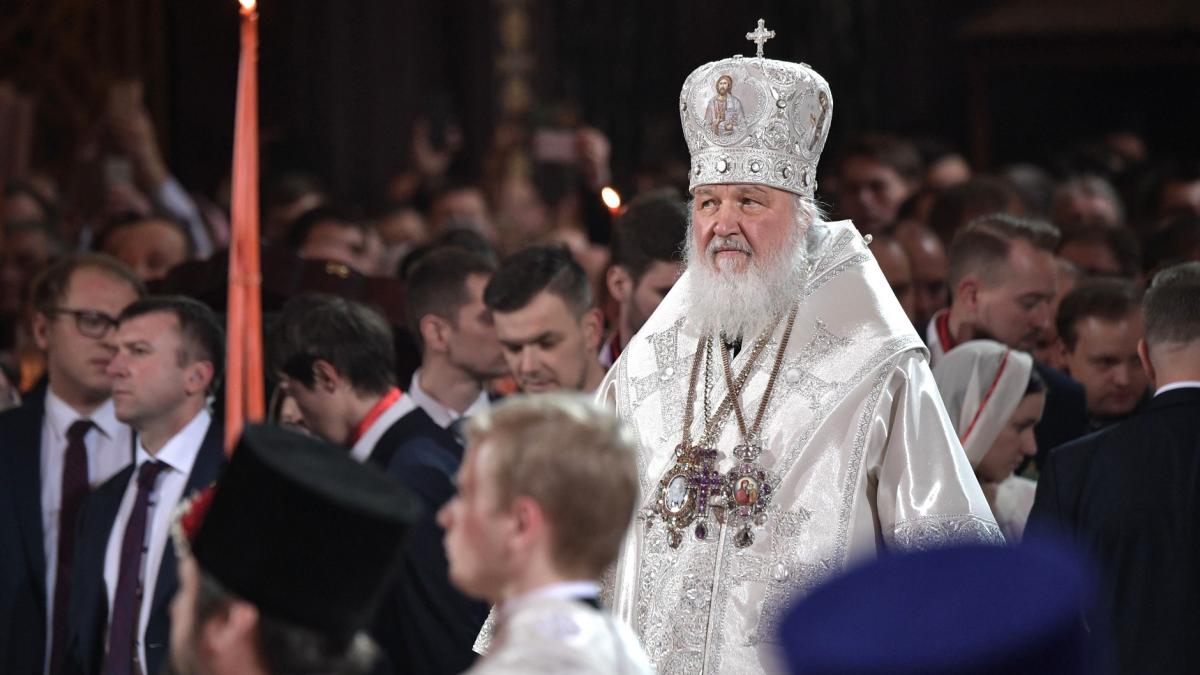 Easter service in the Cathedral of Christ the Saviour in Moscow, Russia, 2018-04-08 04