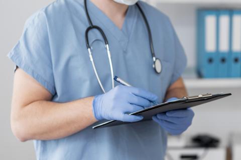 Зарплаты медицинских работников в Свердловской области выросли на 17% — 