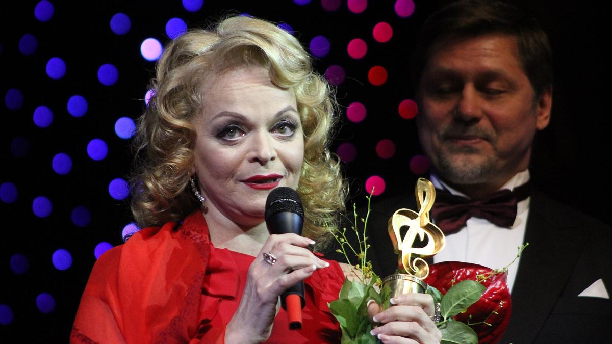 Лариса Долина