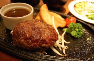 По ГОСТу: котлеты из говядины и свинины готовили с хлебом и двойной панировкой