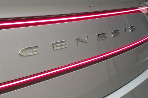 Genesis празднует важный шаг: первый запуск гиперкара GMR-001 перед участием в WEC