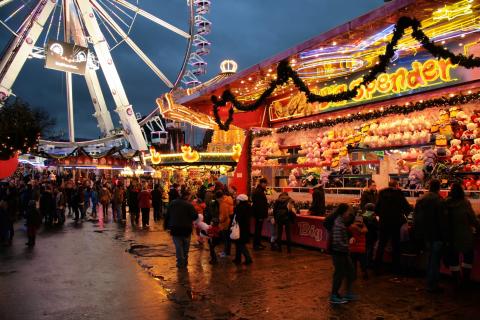 Полёт Санта-Клауса стал главной особенностью рынка Монтрё — эксперт Лука Бертолини