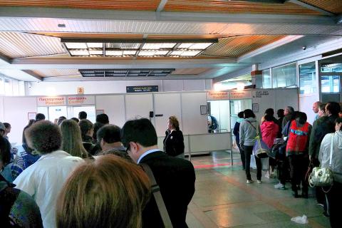 Прокуратура начала проверки по массовым задержкам рейсов в сибирских аэропортах
