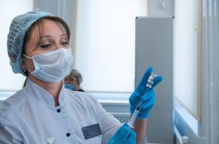 В России запущено производство первой отечественной вакцины от ВПЧ