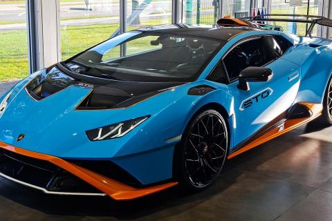 Lamborghini стала самой популярной люксовой моделью в Свердловской области — пресс-служба Avito Авто