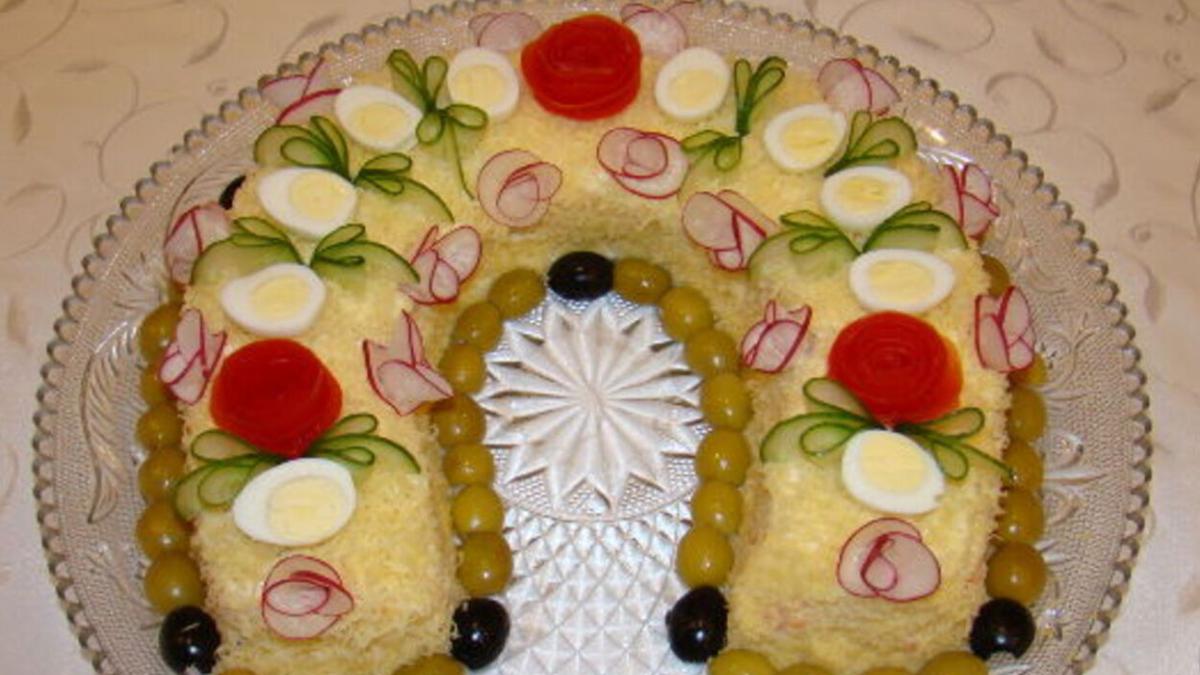 Новогодний салат "Подкова"