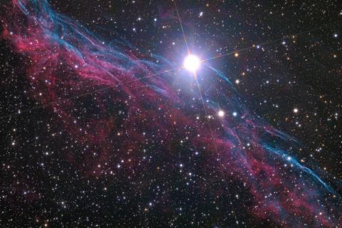 В гейзерах Энцелада обнаружены эфиры, алкены и ароматические соединения