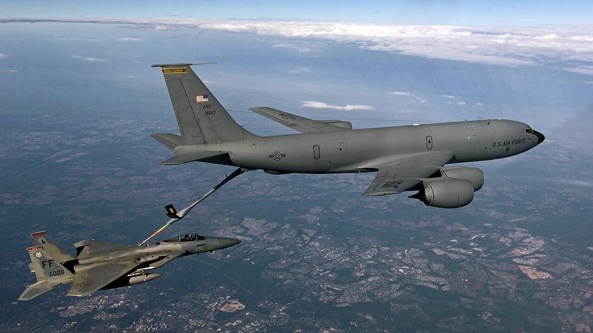 F-15 Eagle с самолетом-заправщиком KC-135 Stratotanker