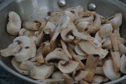 Эксперты объяснили, как правильно очищать лесные грибы для сохранения их вкуса