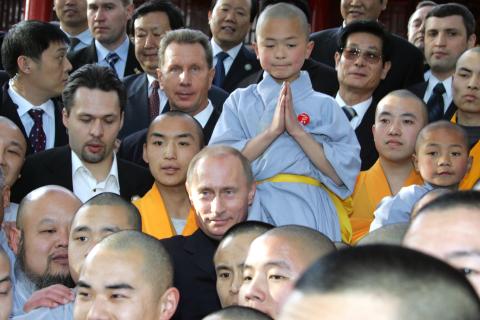 Путешественники отмечают, что монахи продолжают обучение и выступления для гостей