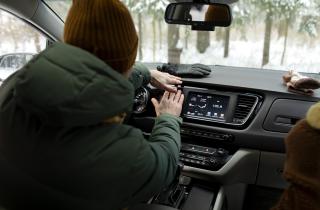 Тяжелый запуск мотора является признаком слабого аккумулятора — автоэксперт