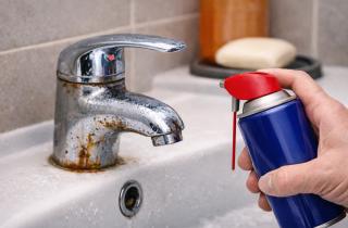 Флакон из автомагазина заменяет полдома химии: пятна, ржавчина и налёт исчезают без усилий