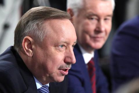 Беглов заявил, что Петербург украсили к Новому году как полагается