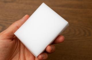 Мастера поделились советами по уходу за меламиновой губкой: как чистить, хранить и продлить срок службы