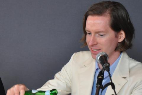 Музей дизайна Лондона представит более 700 архивных предметов Уэса Андерсона — организаторы выставки