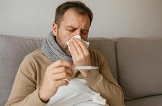 Рост жалоб на боль в ушах связан с отёком при гриппе H3N2 — эпидемиологи