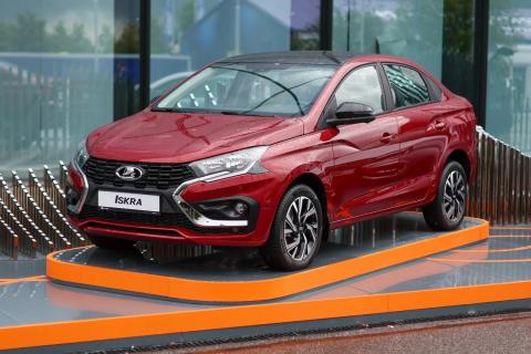 Седан Lada Iskra: компактные размеры и шестиступенчатая механика для динамичного вождения