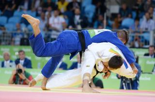 IJF вернула российским спортсменам право выступать под флагом