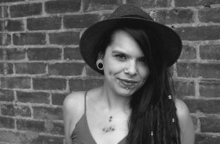 Ношение дешёвых серёжек может вызвать воспаление — дерматолог Ольга Малахова