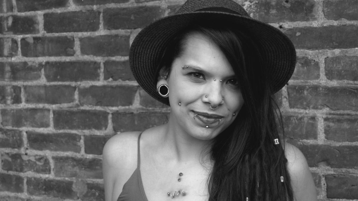 Девушка с пирсингом