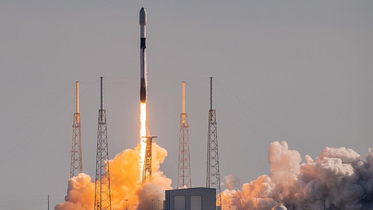Falcon 9 — многоразовая тяжёлая ракета орбитального класса,