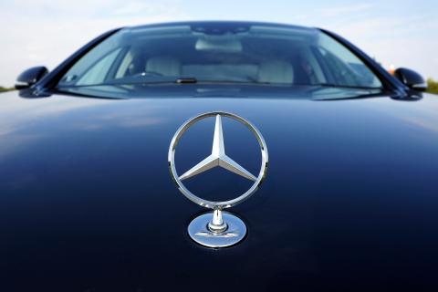 Финансовые показатели Mercedes-Benz резко ухудшились из-за пошлин и роста цен — отчёт