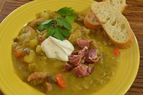 Горячие супы поддерживают здоровье в холодное время года — диетологи