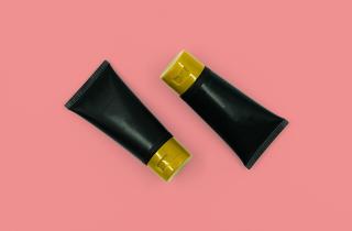 Исследования показывают: человеческие шампуни вызывают сухость и зуд у собак из-за щёлочного состава