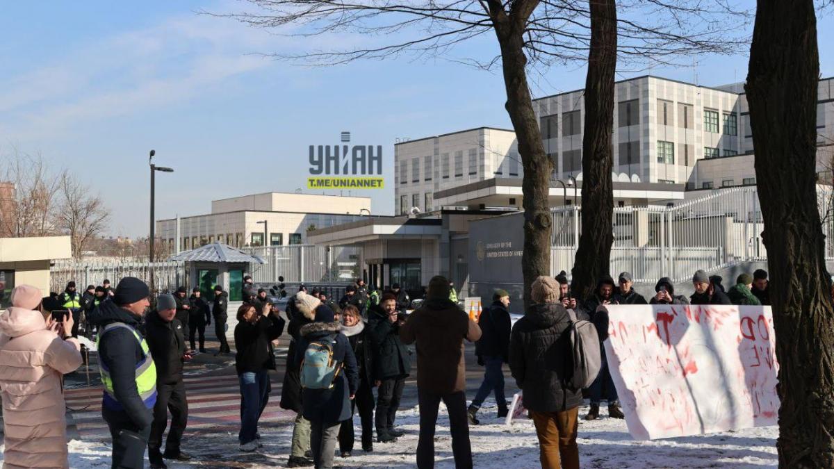 Протест в Киеве против соглашения с США по редким металлам Протест в Киеве против соглашения с США по редким металлам