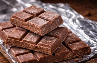 Белый налёт на шоколаде возникает из-за миграции жира и сахара — PopSci